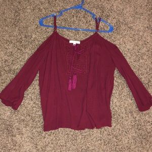 Cute off the shoulder shirt (maroon)